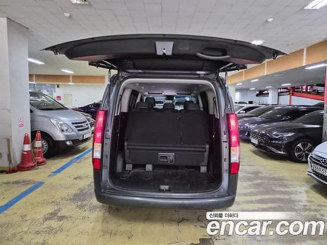 Hyundai Staria 2022 — ფოტო 4/18