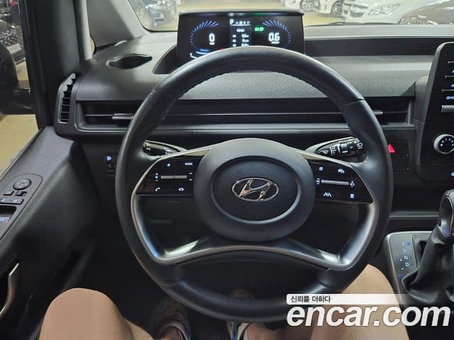 Hyundai Staria 2022 — ფოტო 6/18