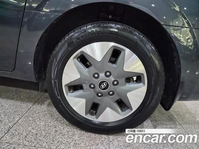 Hyundai Staria 2022 — Фото 17/18