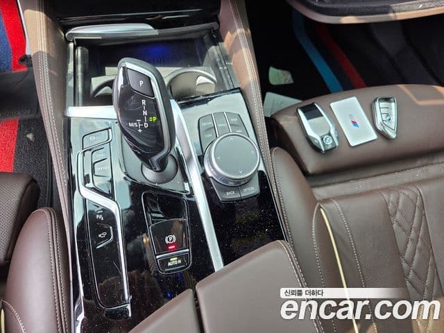 BMW 5 Series 2021 — ფოტო 8/20