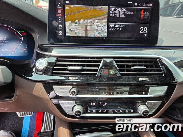BMW 5 Series 2021 — ფოტო 18/20
