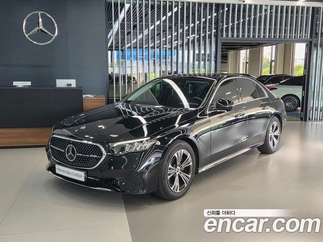 Mercedes-Benz E-Class 2025 — Фото 17/17