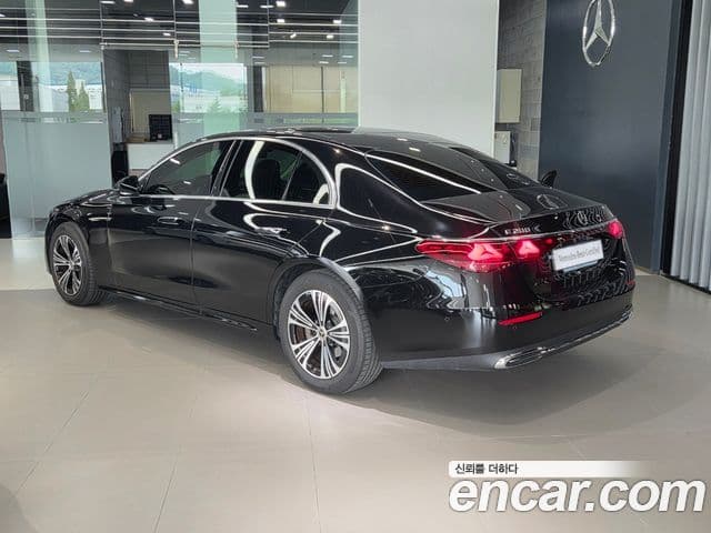 Mercedes-Benz E-Class 2025 — Фото 1/17
