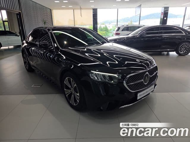 Mercedes-Benz E-Class 2025 — Фото 16/17
