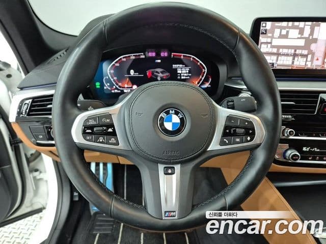 BMW 5 Series 2023 — Şəkil 8/18