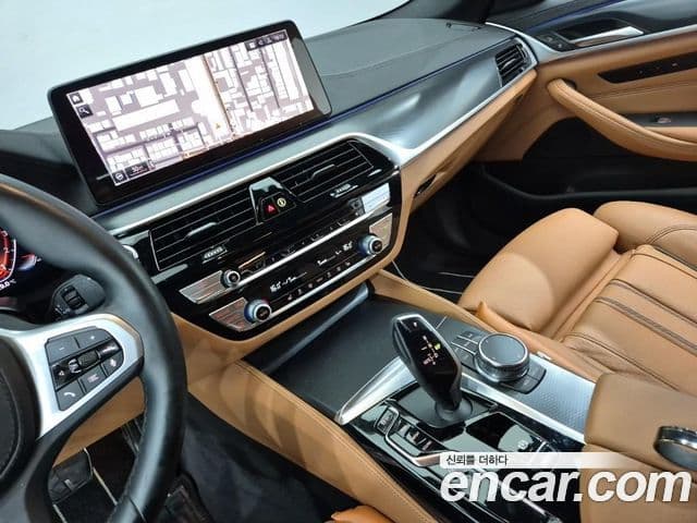 BMW 5 Series 2023 — Şəkil 9/18