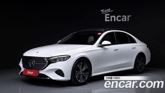 Mercedes-Benz E-Class 2024 — Фото 1/20