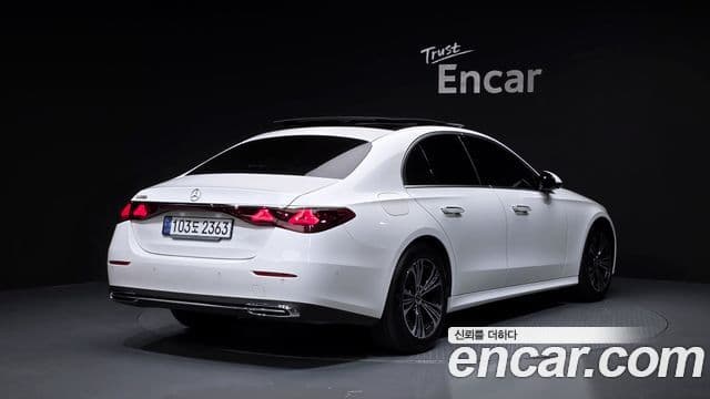 Mercedes-Benz E-Class 2024 — Фото 2/20