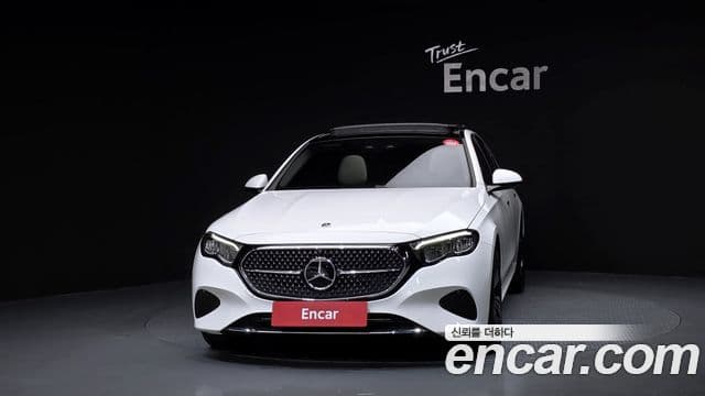 Mercedes-Benz E-Class 2024 — Фото 3/20