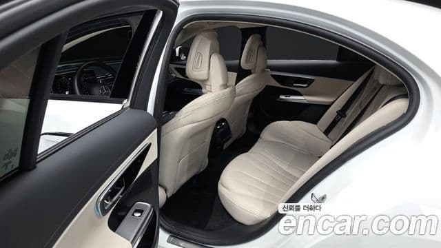 Mercedes-Benz E-Class 2024 — Фото 12/20