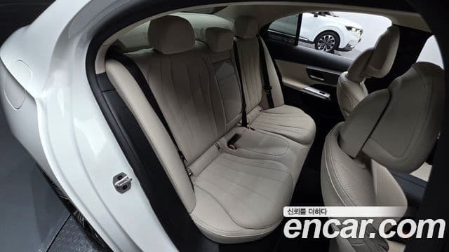Mercedes-Benz E-Class 2024 — Şəkil 25/30
