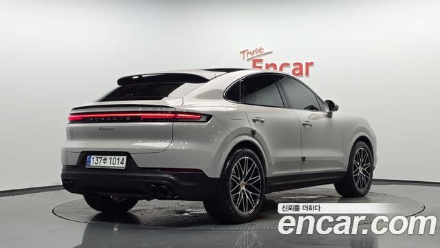 Porsche Cayenne 2023 — Photo 15/36