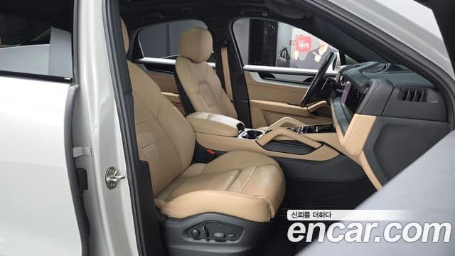 Porsche Cayenne 2023 — Photo 1/36