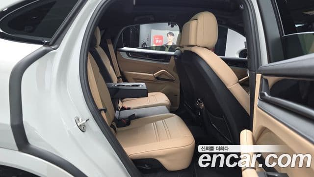 Porsche Cayenne 2023 — Photo 14/36