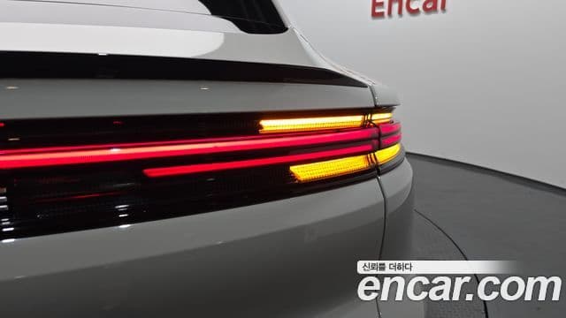 Porsche Cayenne 2023 — Photo 3/36