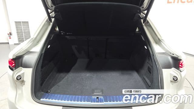 Porsche Cayenne 2023 — Photo 21/36