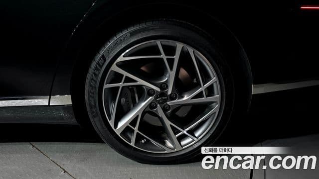 Genesis G90 2023 — Photo 25/32