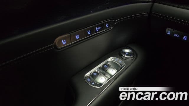 Genesis G90 2023 — Photo 16/32
