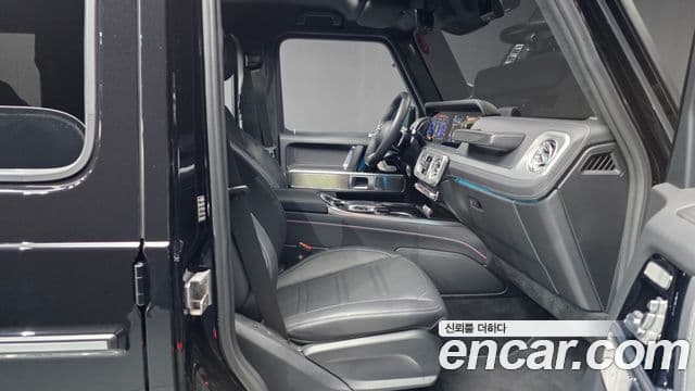 Mercedes-Benz G-Class 2025 — Photo 20/35