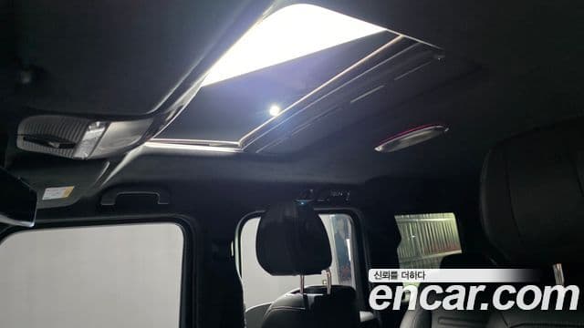Mercedes-Benz G-Class 2025 — Photo 13/35