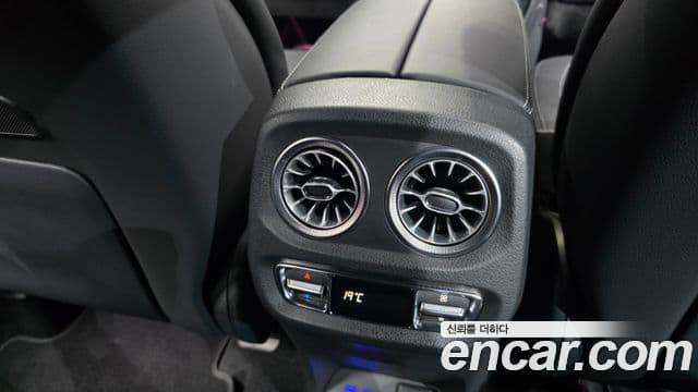 Mercedes-Benz G-Class 2025 — Photo 16/35