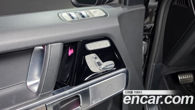 Mercedes-Benz G-Class 2025 — Photo 33/35