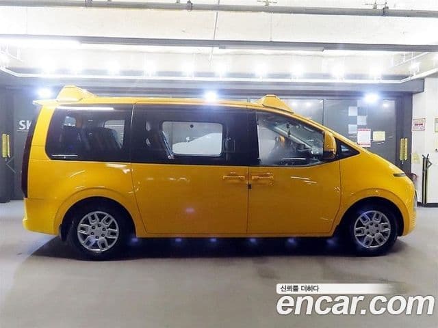 Hyundai Staria 2022 — ფოტო 2/20