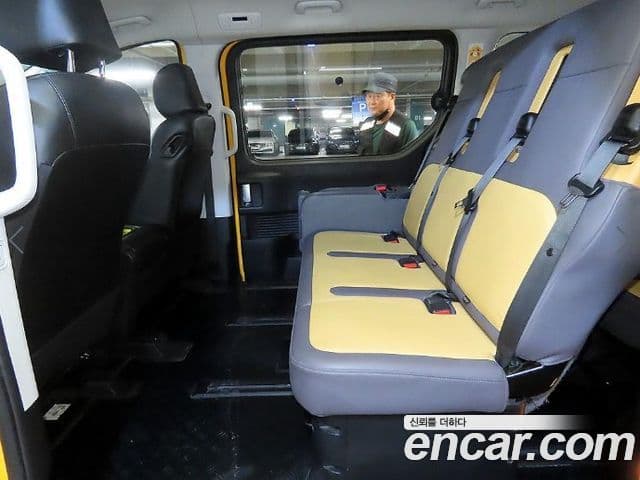 Hyundai Staria 2022 — ფოტო 6/20