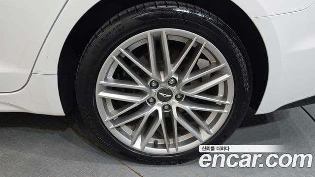 Genesis G70 2019 — ფოტო 30/35