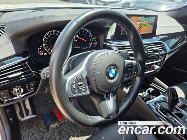 BMW 5 Series 2019 — Фото 11/20