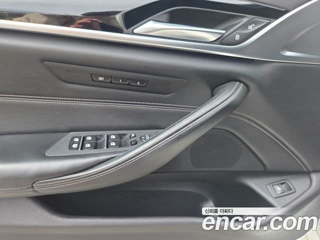 BMW 5 Series 2019 — Фото 13/20