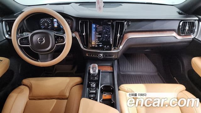 Volvo S60 2021 — ფოტო 1/34