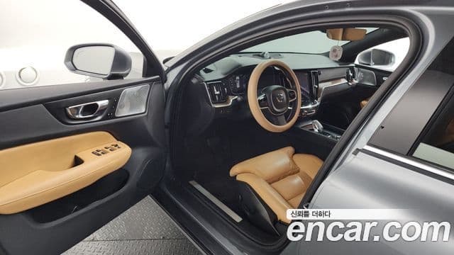 Volvo S60 2021 — ფოტო 26/34