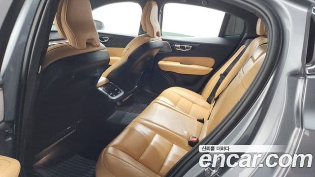 Volvo S60 2021 — ფოტო 6/34