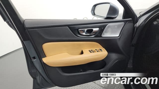 Volvo S60 2021 — ფოტო 30/34