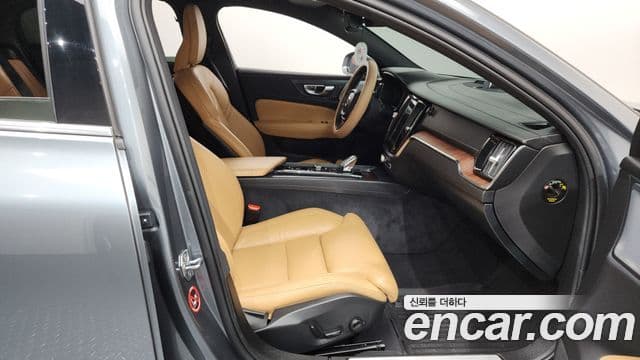 Volvo S60 2021 — ფოტო 24/34