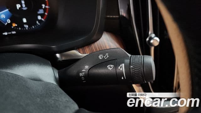 Volvo S60 2021 — ფოტო 31/34