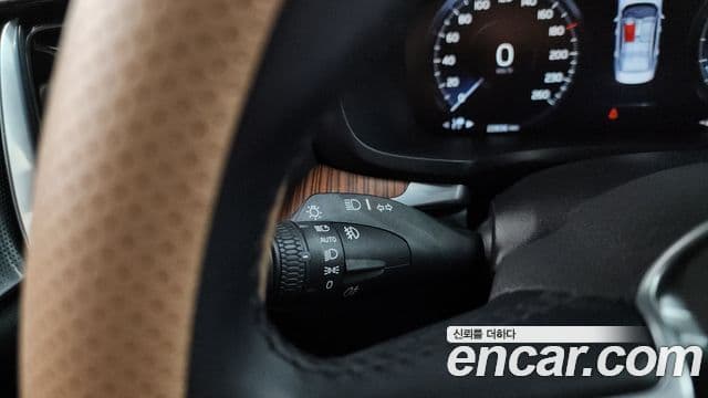 Volvo S60 2021 — ფოტო 33/34
