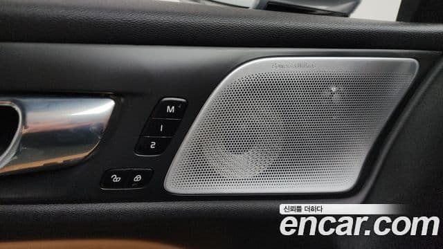 Volvo S60 2021 — ფოტო 21/34