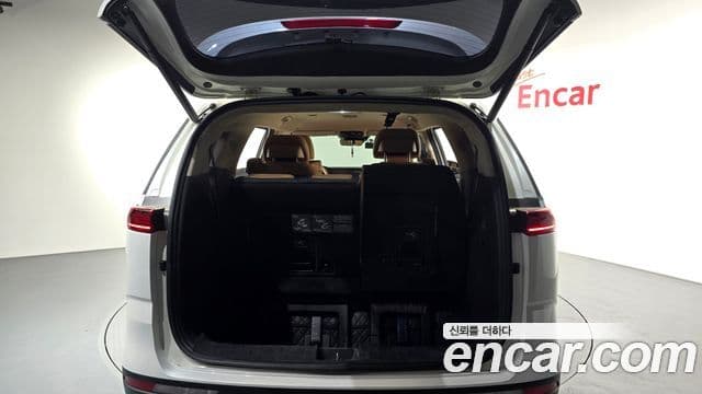 Kia Carnival 2021 — Фото 17/20