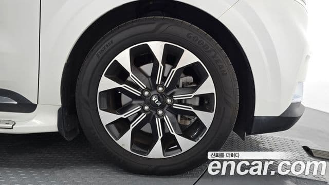 Kia Carnival 2021 — Photo 19/31
