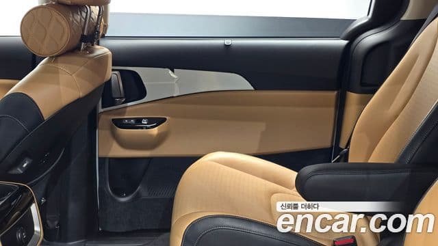 Kia Carnival 2021 — Photo 7/31