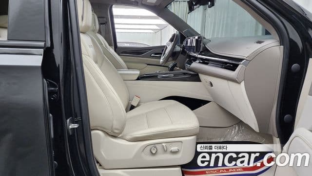 Cadillac Escalade 2023 — Photo 16/34