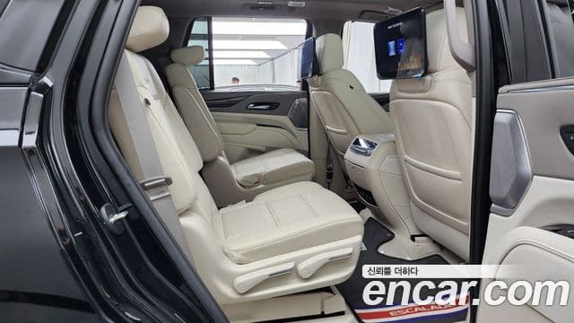 Cadillac Escalade 2023 — Photo 29/34