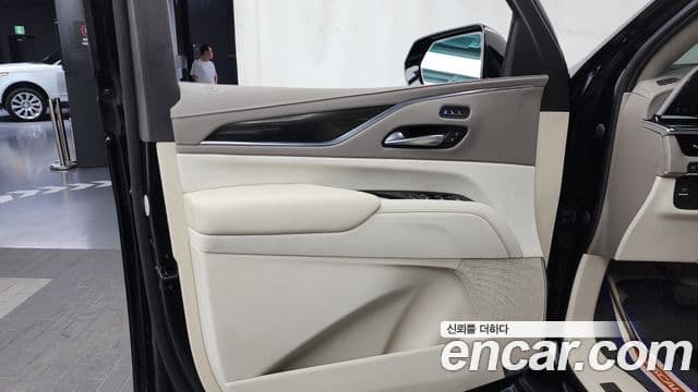 Cadillac Escalade 2023 — Photo 33/34