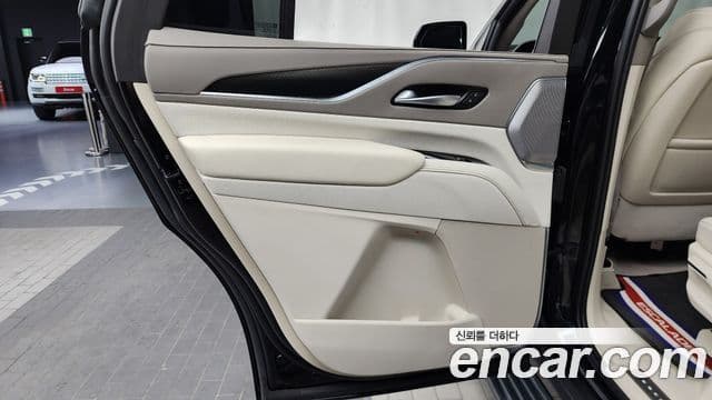 Cadillac Escalade 2023 — Photo 14/34