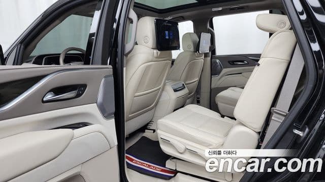 Cadillac Escalade 2023 — Photo 22/34
