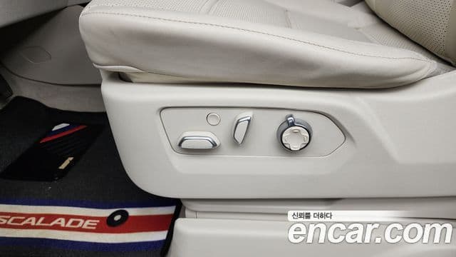 Cadillac Escalade 2023 — Photo 27/34