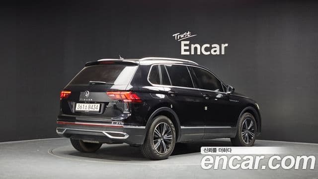 Volkswagen Tiguan 2022 — ფოტო 8/20