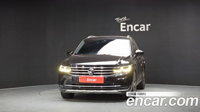 Volkswagen Tiguan 2022 — ფოტო 17/20